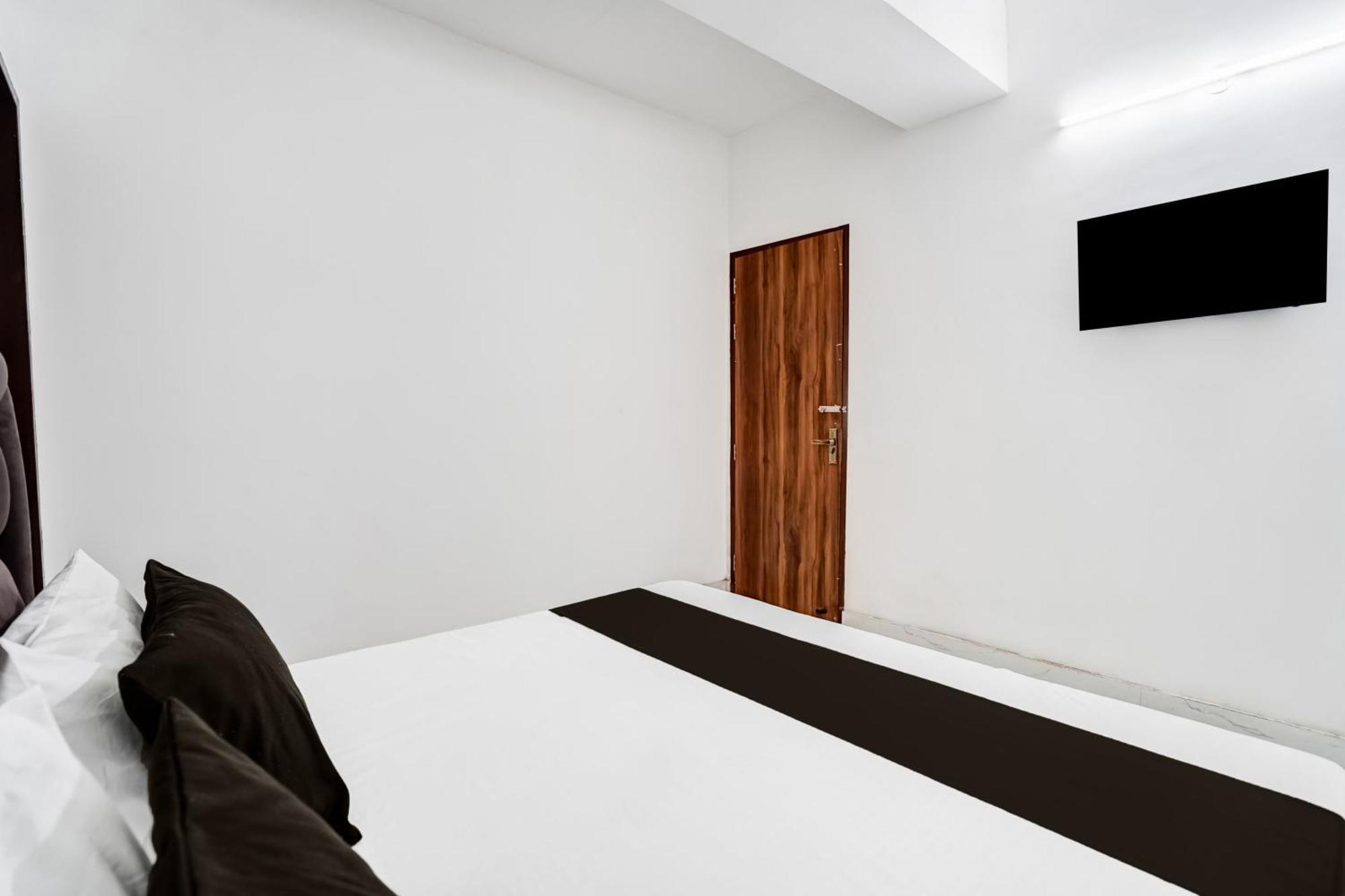 Super Hotel O Burari Нью-Дели Экстерьер фото